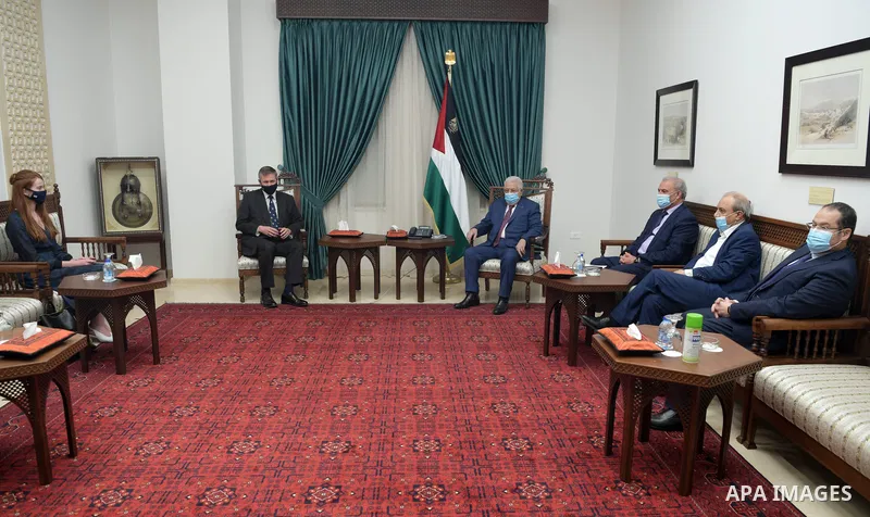 Palestinian President Mahmoud Abbas meets with the British Consul General in the West Bank city of Ramallah, on April 27, 2021. Photo by Thaer Ganaim