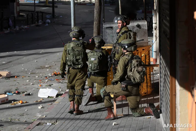 Palestinian protesters clash with Israeli troops in the West Bank city of Hebron on January 7, 2022. Photo by Mamoun Wazwaz