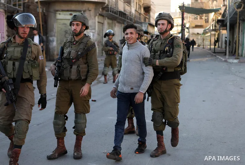 Palestinian protesters clash with Israeli troops in the West Bank city of Hebron on January 7, 2022. Photo by Mamoun Wazwaz