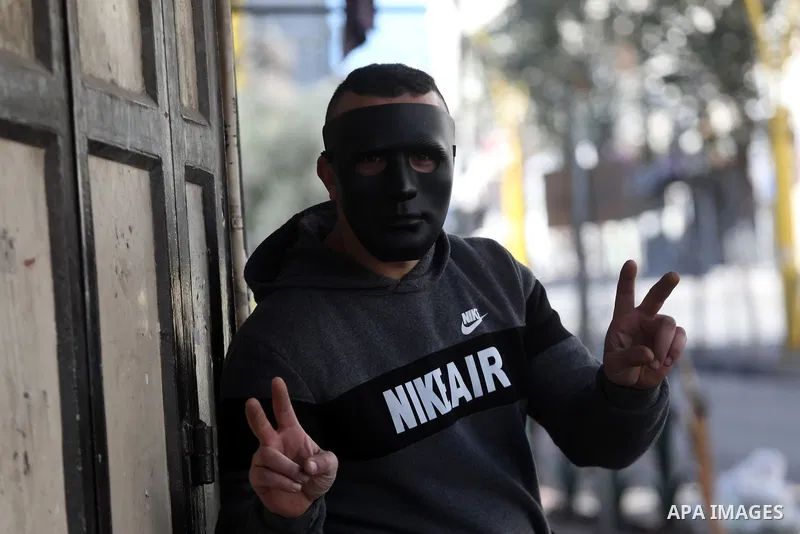 Palestinian protesters clash with Israeli troops in the West Bank city of Hebron on January 7, 2022. Photo by Mamoun Wazwaz