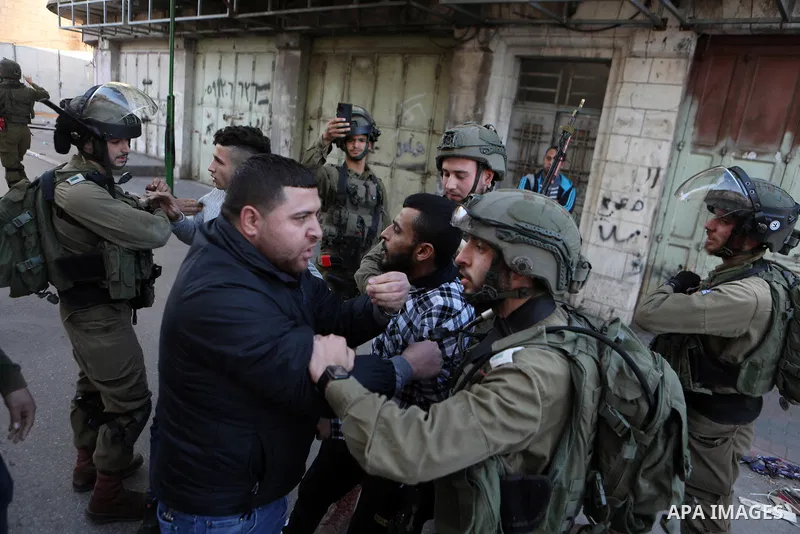 Palestinian protesters clash with Israeli troops in the West Bank city of Hebron on January 7, 2022. Photo by Mamoun Wazwaz