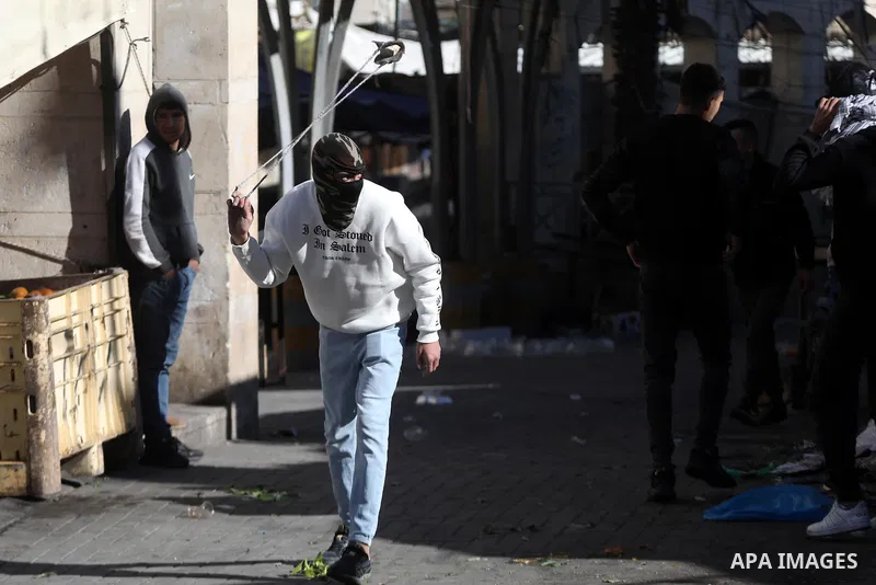 Palestinian protesters clash with Israeli troops in the West Bank city of Hebron on January 7, 2022. Photo by Mamoun Wazwaz