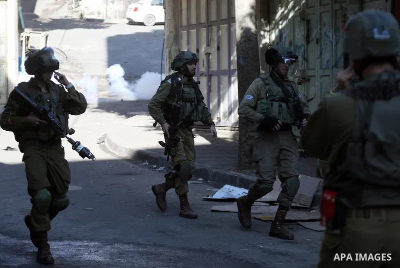 Palestinian protesters clash with Israeli troops in the West Bank city of Hebron on January 7, 2022. Photo by Mamoun Wazwaz