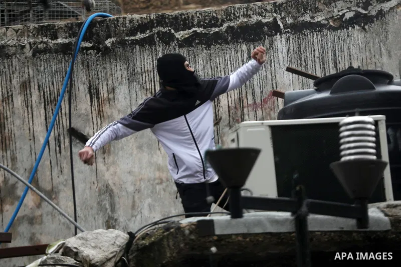 Palestinian protesters clash with Israeli security forces against settlements in the West Bank city of Hebron on January 28, 2022. Photo by Mamoun Wazwaz