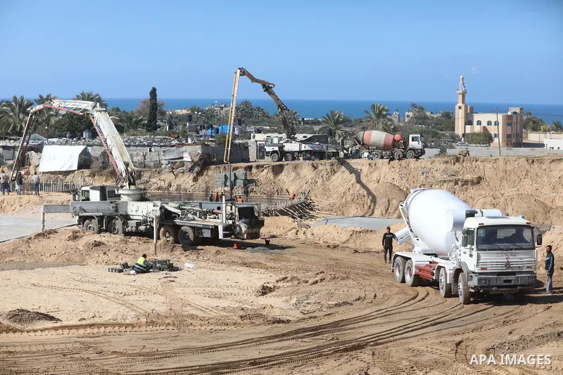 Palestinian, Egyptian workers and bulldozers make ground for the Egyptian-funded housing project "Dar Misr 3" in Beita lahia in the northern of Gaza Strip on February 1, 2022. Today, the mechanisms and equipment began to...