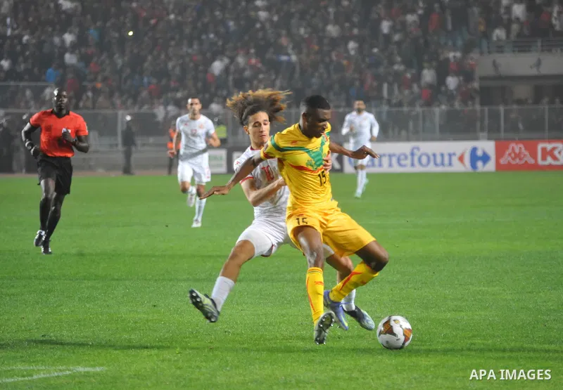 Tunisia players fight with Mali players during the FIFA World Cup Qatar 2022 Africa qualifiers playoff, second leg soccer match between Tunisia and Mali at the Olympic stadium in Rades, Tunis, Tunisia, 29 March 2022. Pho...