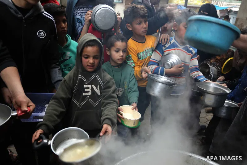 A Palestinian man distributes free food for Poor families on the first Day of the Muslim fasting month of Ramadan, in al-Shijaiyah neighborhood in Gaza city, on April 2, 2022. Muslims around the world celebrate the holy...