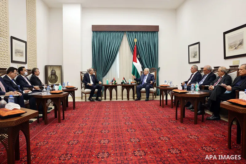 Palestinian President Mahmoud Abbas meets with Jordanian Foreign Minister Ayman Safadi in the West bank city of Ramallah on May 31, 2022. Photo by Thaer Ganaim