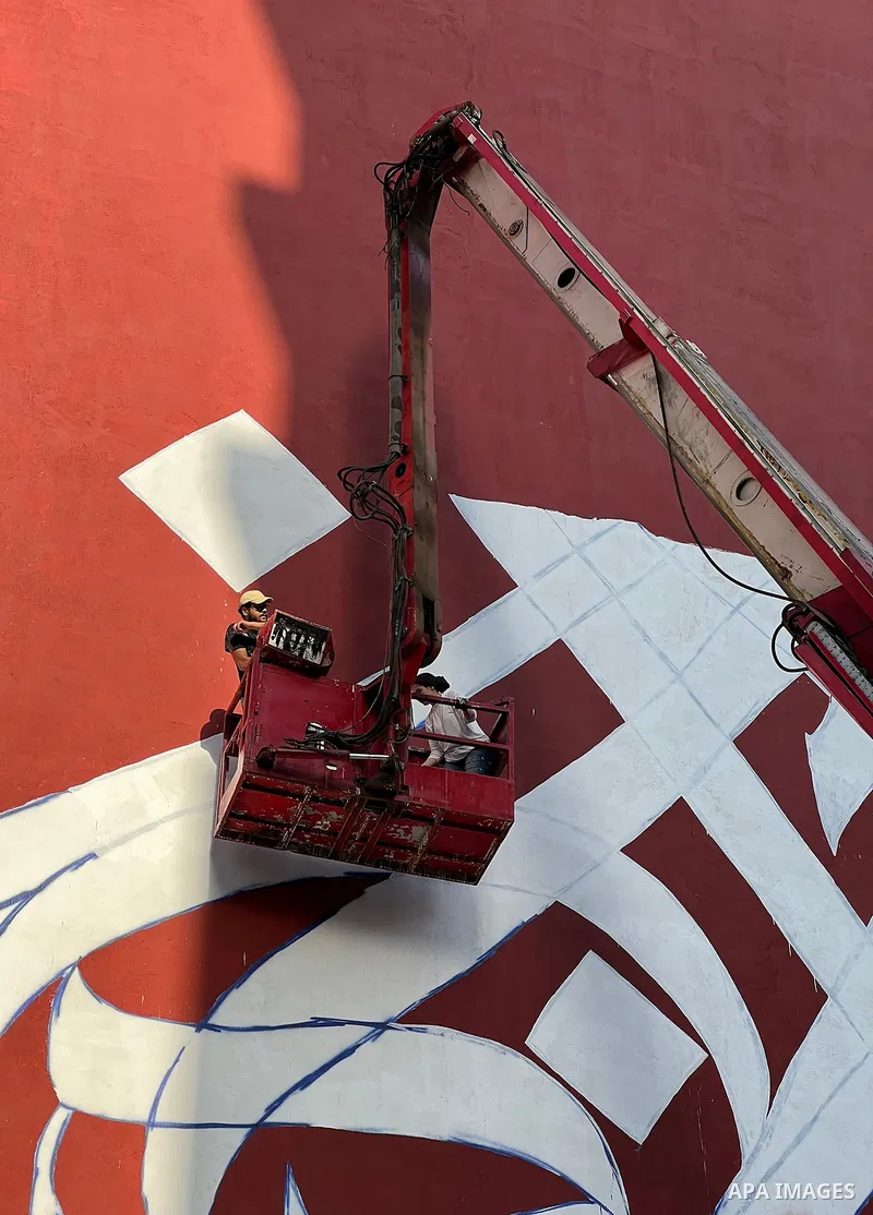 Palestinian artist Bilal Khaled draws on a wall a graffiti mural in Beirut on June 19, 2022. Photo by Nidal Al-Wahidi
