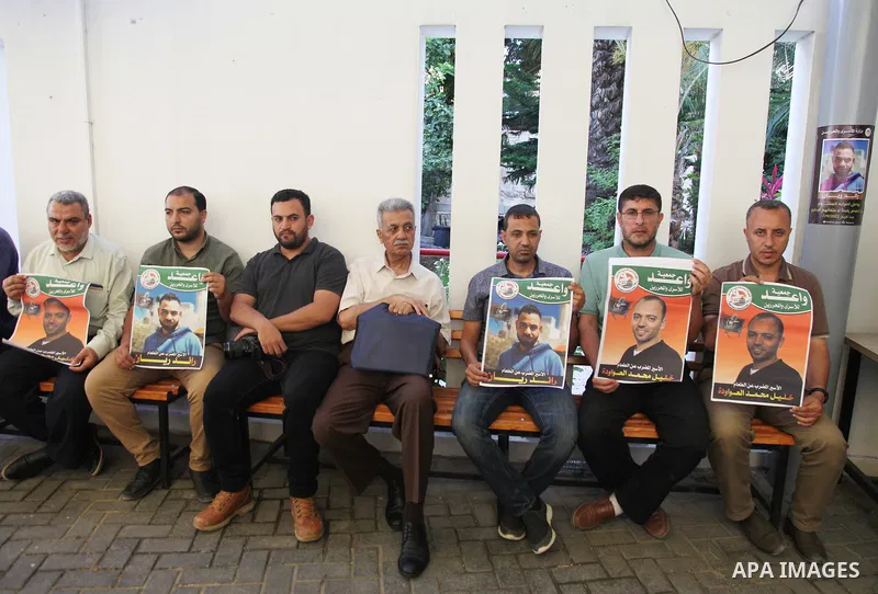 Palestinians take part in a protest to show solidarity with prisoners on hunger strike held in Israeli jails, in front of Red cross office in Gaza city, on June 20, 2022. Six Palestinian freedom fighters in Israeli priso...