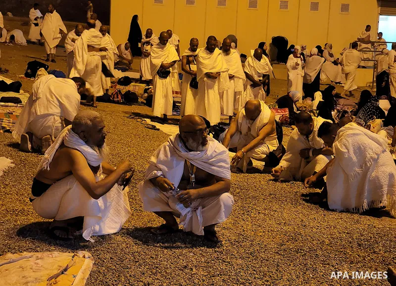 Muslim pilgrims collect stones on their way to Jamarat to stone the devil as part of the annual Islamic Hajj pilgrimage during the first day of Eid Al Adha in Mecca, Saudi Arabia on July 8, 2022. Photo by Ashraf Amra