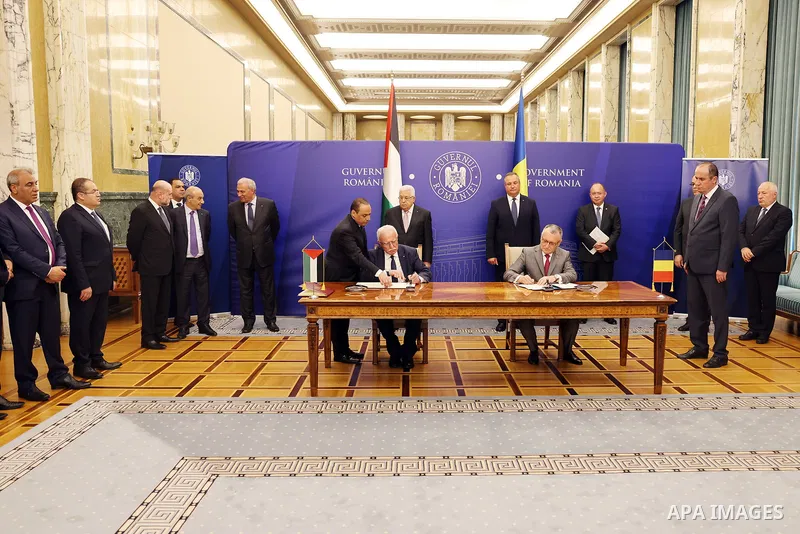Palestinian President Mahmoud Abbas meets with Romanian President Klaus Johannes in Bucharest, Romania on July 19, 2022. Photo by Thaer Ganaim
