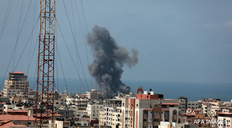 Smoke rises from a building following an Israeli air strike on Gaza City on August 6, 2022. Photo by Bashar Taleb