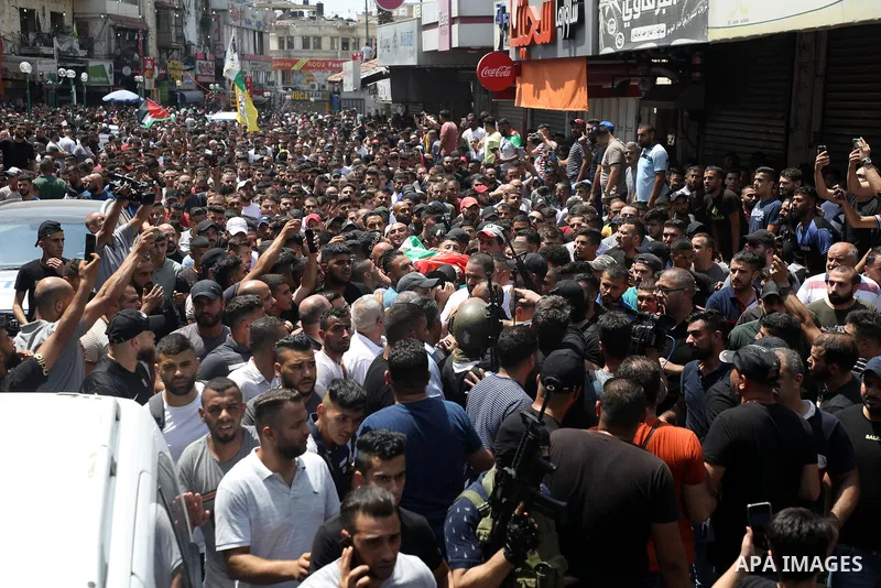 Mourners carry the bodies of Palestinian commander of the Al-Aqsa Martyrs' Brigade Ibrahim al-Nabulsi along with two of his comrades, who were killed in an Israeli raid, during a funeral procession in the West Bank city...