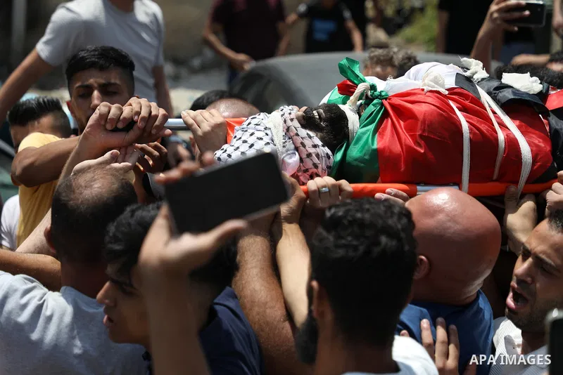 Mourners carry the bodies of Palestinian commander of the Al-Aqsa Martyrs' Brigade Ibrahim al-Nabulsi along with two of his comrades, who were killed in an Israeli raid, during a funeral procession in the West Bank city...