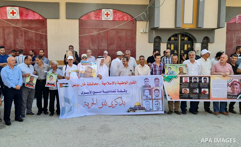 Palestinians take part in solidarity with pisoners in Israeli jails, marking the upcoming first anniversary of the Freedom Tunnel operation "Gilboa Tunnel", in front of the Red Cross headquarters in Khan Younis in the so...