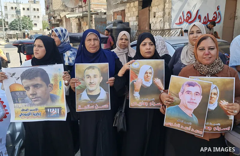 Palestinians take part in solidarity with pisoners in Israeli jails, marking the upcoming first anniversary of the Freedom Tunnel operation "Gilboa Tunnel", in front of the Red Cross headquarters in Khan Younis in the so...
