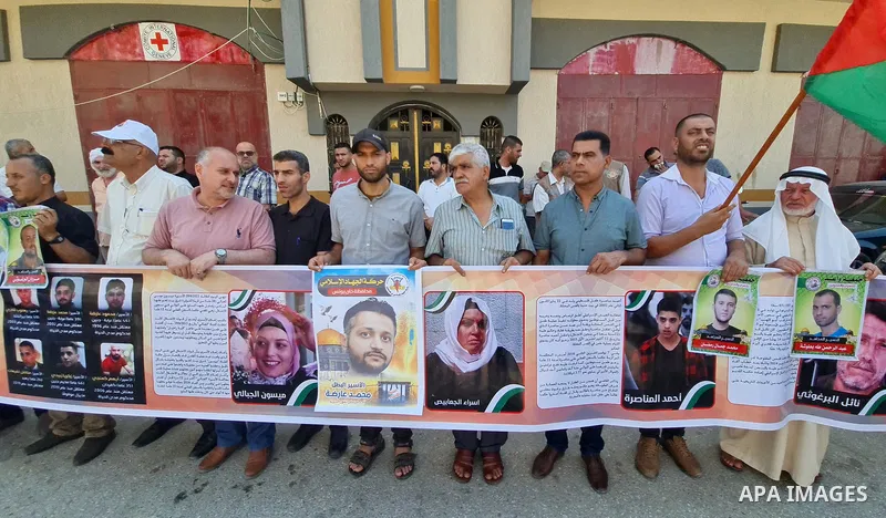 Palestinians take part in solidarity with pisoners in Israeli jails, marking the upcoming first anniversary of the Freedom Tunnel operation "Gilboa Tunnel", in front of the Red Cross headquarters in Khan Younis in the so...