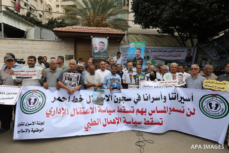 Palestinians take part in solidarity with the cancer-sick prisoner Nasser Abu Hamid, in front of Red Cross office, in Gaza city on October 3, 2022. The Palestinian Prisoner’s Society (PPS), said that in the event that Is...