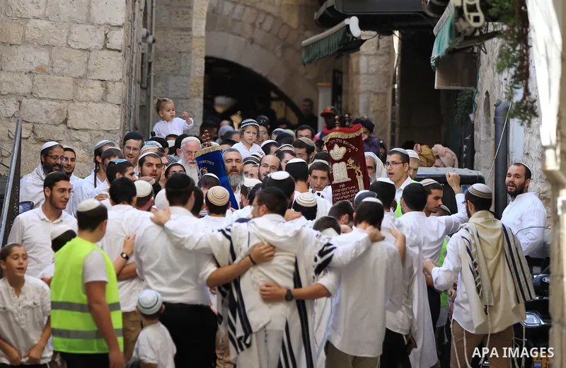 Dozens of Jewish, protected by scores of Israeli police, today, the last day of the Jewish Sukkot holiday, stormed the Muslim holy site, Al-Aqsa Mosque in Jerusalem’s Old City, where they provoked the Palestinians worshi...
