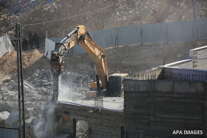 Israeli forces demolish a house of Palestinian in Jerusalem on November 07, 2022. The Israeli municipality of West Jerusalem demolished today a Palestinian-owned building in the East Jerusalem neighborhood of Beit Hanina...