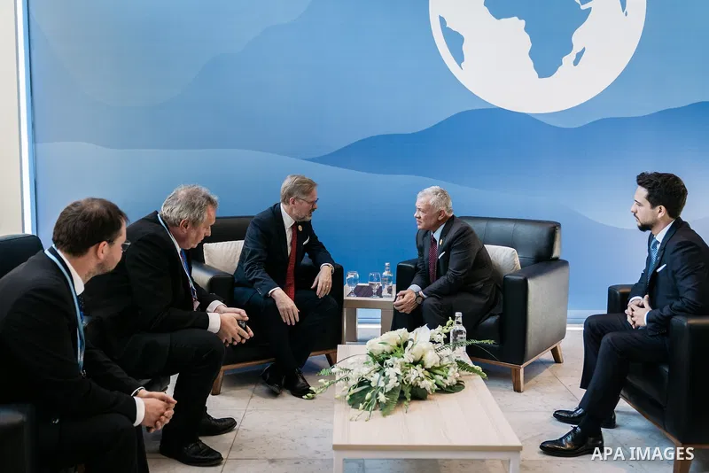 King Abdullah II of Jordan (L) meets with Israeli President Isaac Herzog (2nd L) during the 2022 United Nations Climate Change Conference, more commonly known as COP27, at the Sharm El Sheikh International Convention Cen...