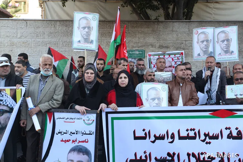 Palestinians take part in a protest in support prisoners in Israeli jails, in front of Red Cross office in Gaza city on December 19, 2022. PPS stressed that the administrative detentions in 2022 were the most serious whe...