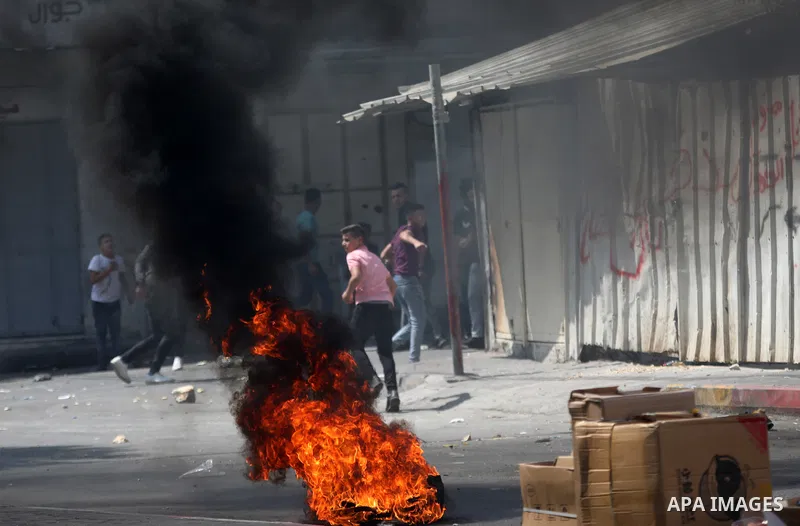 Palestinian protesters clash with Israeli forces in the West Bank city of Hebron following the killing of 3 Palestinian duting Israeli military raid in Nablus city, on August 9, 2022. Three people were killed including P...