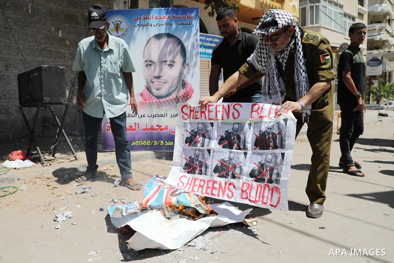 Palestinians burn Israeli and American flags following Friday prayer in solidarity with prisoners in Israeli jails in front of Red Cross office, in Gaza city on August 26, 2022. More than 4500 Palestinian prisoners in Is...
