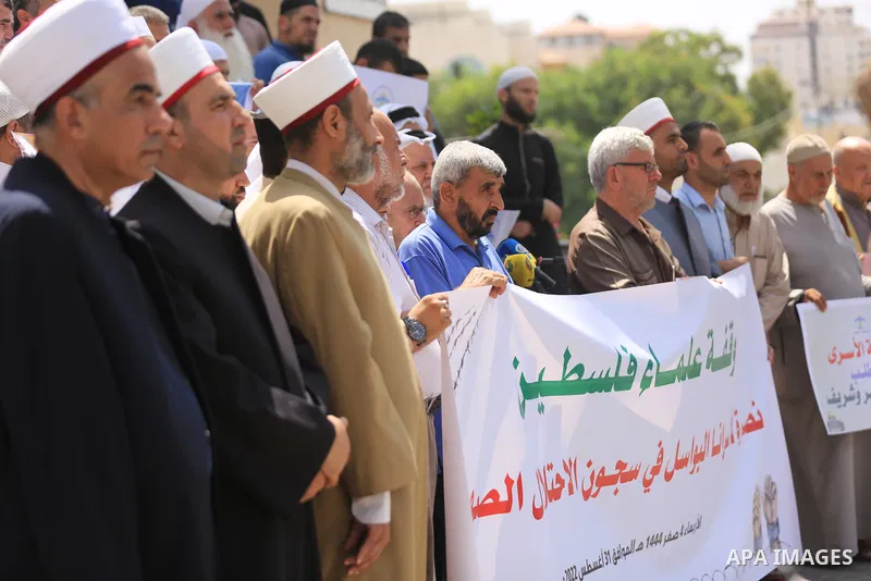 Members of the Palestine Scholars Association take part in a protest in solidarity with prisoners on hunger strike in Israeli jails, in front of Red Cross office, in Gaza city on August 31, 2022. There are currently 4500...
