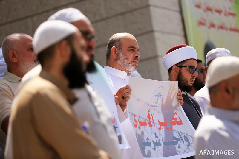 Members of the Palestine Scholars Association take part in a protest in solidarity with prisoners on hunger strike in Israeli jails, in front of Red Cross office, in Gaza city on August 31, 2022. There are currently 4500...