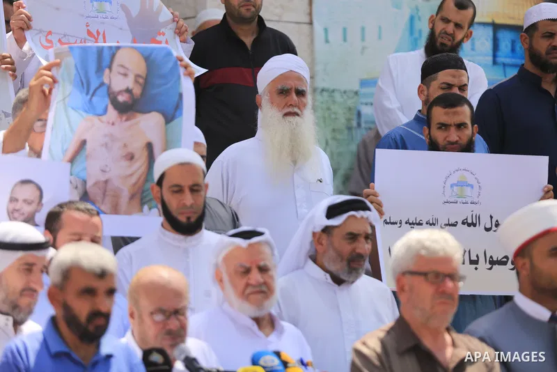 Members of the Palestine Scholars Association take part in a protest in solidarity with prisoners on hunger strike in Israeli jails, in front of Red Cross office, in Gaza city on August 31, 2022. There are currently 4500...