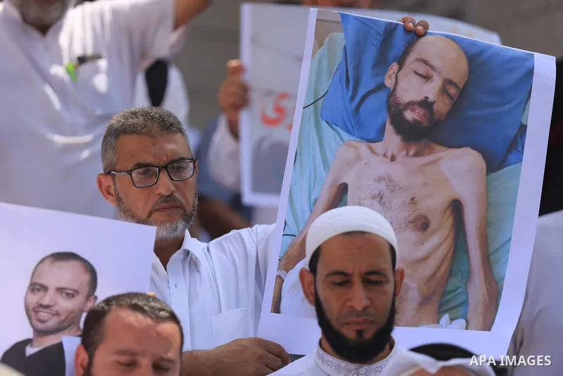 Members of the Palestine Scholars Association take part in a protest in solidarity with prisoners on hunger strike in Israeli jails, in front of Red Cross office, in Gaza city on August 31, 2022. There are currently 4500...
