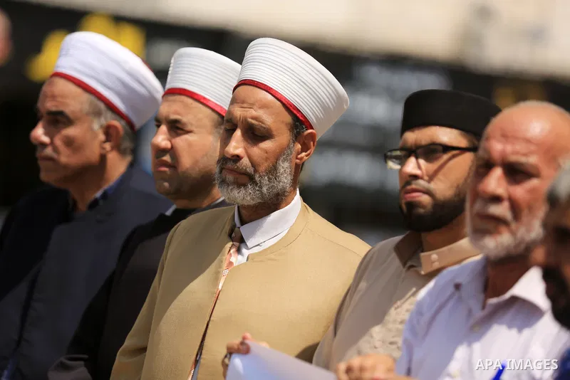 Members of the Palestine Scholars Association take part in a protest in solidarity with prisoners on hunger strike in Israeli jails, in front of Red Cross office, in Gaza city on August 31, 2022. There are currently 4500...