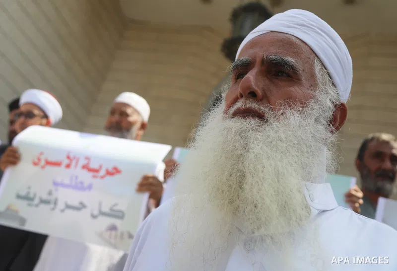 Members of the Palestine Scholars Association take part in a protest in solidarity with prisoners on hunger strike in Israeli jails, in front of Red Cross office, in Gaza city on August 31, 2022. There are currently 4500...