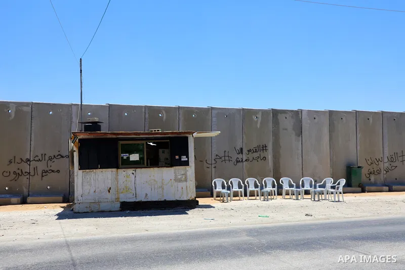 A picture taken on July 18, 2022 shows a new section of Israel's controversial separation barrier built by Israeli authorities around Beit El settlement at the northern entrance to the city of Ramallah in the West Bank....