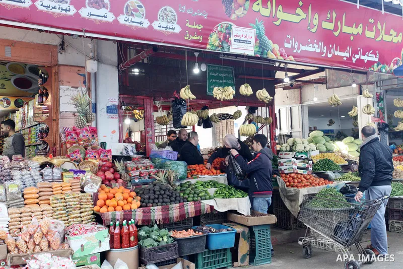 Palestinian sellers display their goods at al-Zawiya Market, in Gaza City on January 30 , 2022. The Gaza Strip is witnessing a marked increase in the prices of fruits and vegetables. Photo by Rahaf Aziz