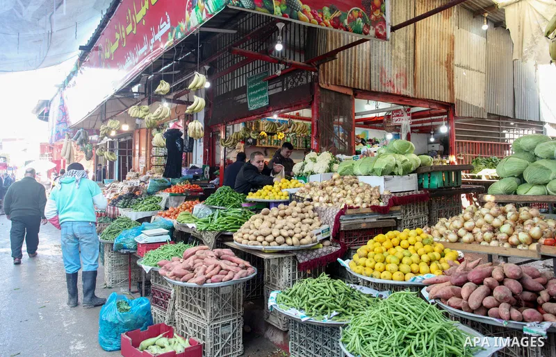 Palestinian sellers display their goods at al-Zawiya Market, in Gaza City on January 30 , 2022. The Gaza Strip is witnessing a marked increase in the prices of fruits and vegetables. Photo by Rahaf Aziz