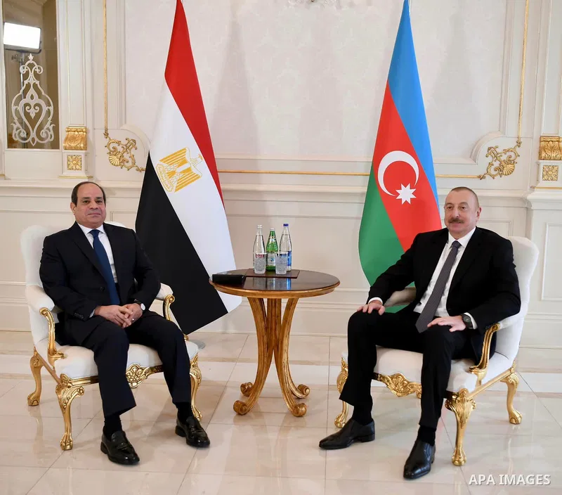 President of Azerbaijan Ilham Aliyev welcomes Egyptian President Abdel Fattah El-Sisi (R) with an official welcoming ceremony in Baku, Azerbaijan on January 28, 2023.Photo by Egyptian President Office