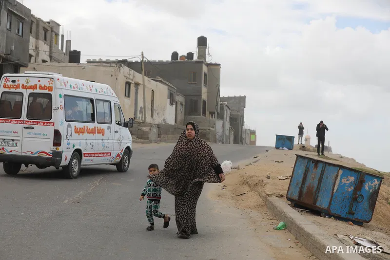 Palestinians walk at streets during during a stormy day in the Palestinian coastal enclave on January 31, 2023. Photo by Ashraf Amra\ apaimages