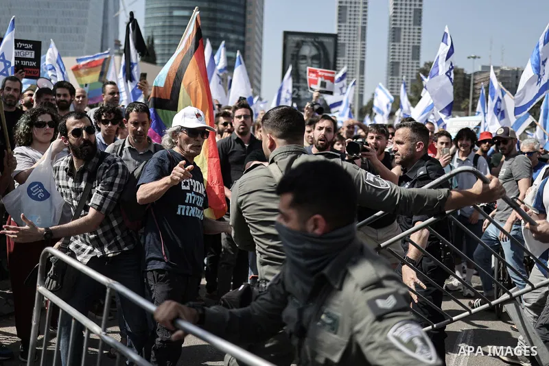 01 March 2023, Israel, Tel Aviv: Israeli demonstrators scuffle with police during a protest against the government's planned overhaul of the legal system. (Credit Image: Ilia Yefimovich/dpa via ZUMA Press/APAIMAGES)