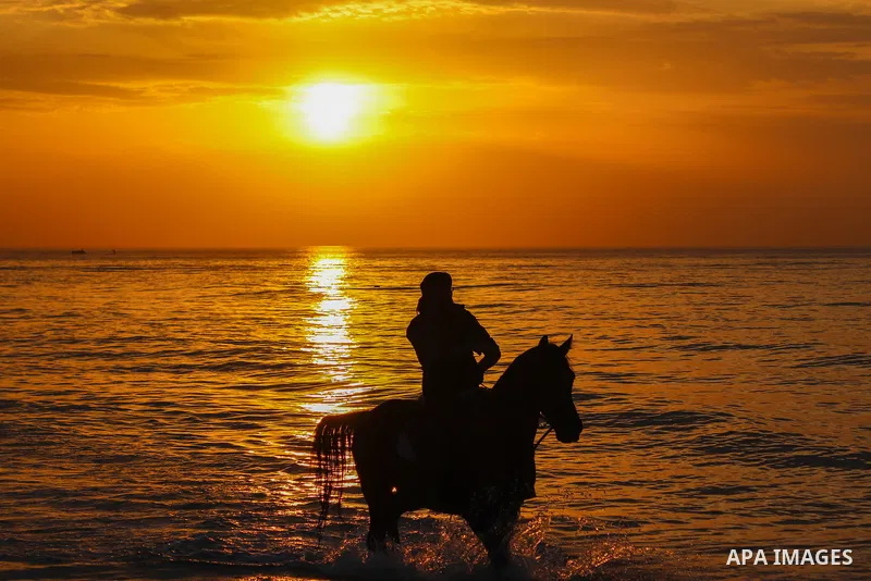 This picture taken on March 17, 2023 shows the sunset over the sea in Gaza city. Photo by Hashem Zimmo‎‎\ apaimages