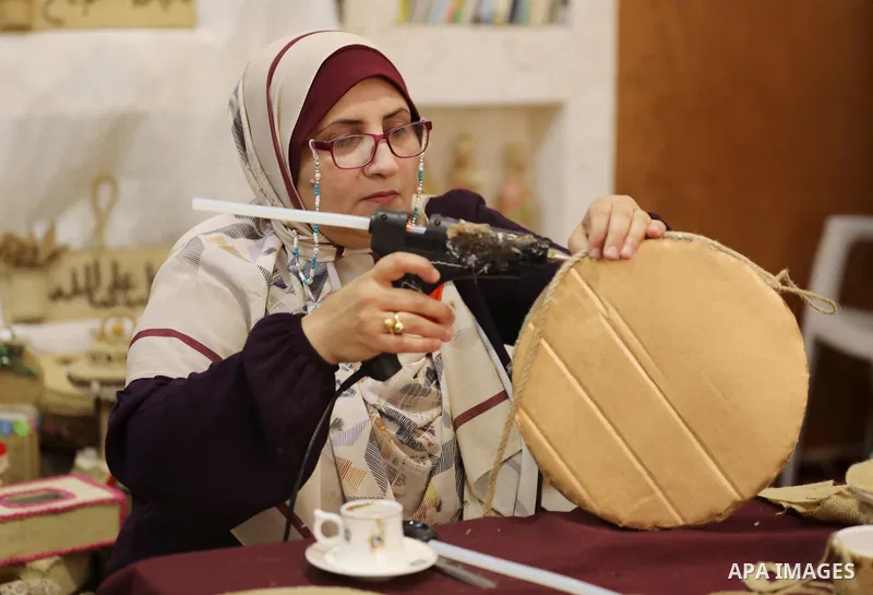 Palestinian woman, Raghda Abu Assi makes handicrafts from burlap at her home in Gaza city on August 14, 2023. A family project in which all family members have been working for more than 27 years, using burlap to revive...