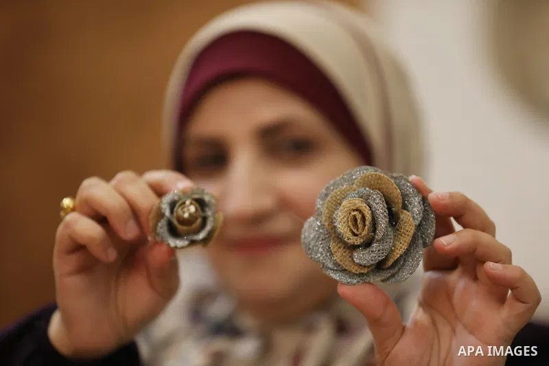 Palestinian woman, Raghda Abu Assi makes handicrafts from burlap at her home in Gaza city on August 14, 2023. A family project in which all family members have been working for more than 27 years, using burlap to revive...