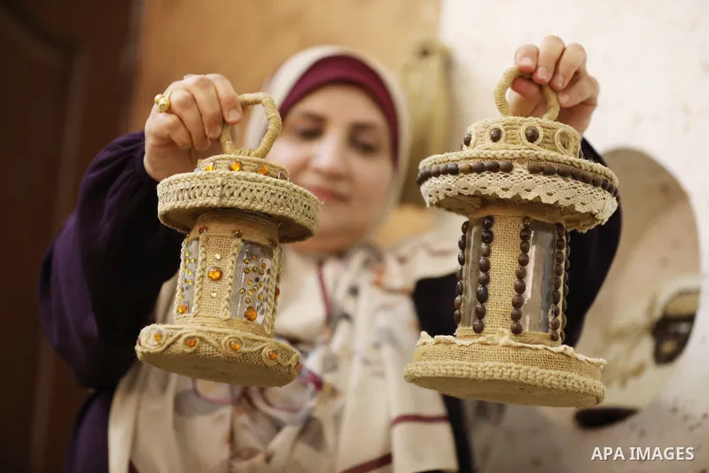 Palestinian woman, Raghda Abu Assi makes handicrafts from burlap at her home in Gaza city on August 14, 2023. A family project in which all family members have been working for more than 27 years, using burlap to revive...