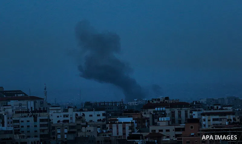 Smoke rises following an Israeli air strike on Gaza City on April 05, 2023.. Photo by Bashar Taleb\ APAimages