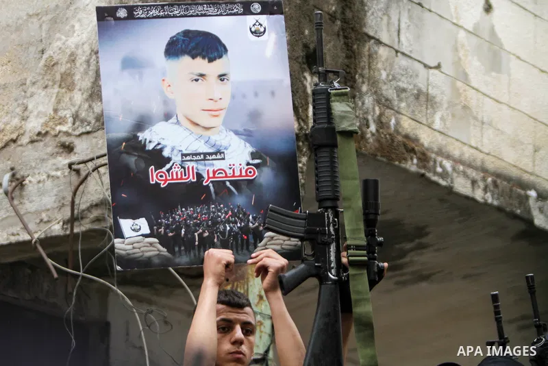 Palestinian gunmen from the Balata brigade of the Al-Aqsa Martyrs Brigades armed group, rally during a memorial service of Palestinians who killed by Israeli forces in the Balata refugee camp in the West Bank on May 5, 2...