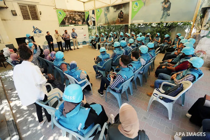 Palestinians participate in an awareness workshop on "occupational safety for journalists" in Gaza city, on May 8, 2023. Photo by Hatem Rawagh\ apaimages