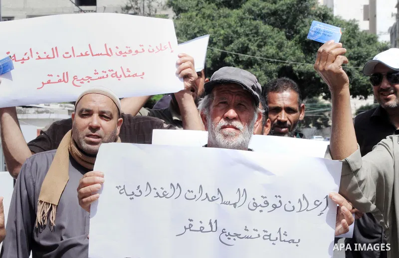 Palestinians of WFP beneficiaries take part in a protest against the stopping of aid, in front of United Nations Development Programme office (UNDP) in Gaza city on May 24, 2023. WFP pauses food distribution in Gaza foll...
