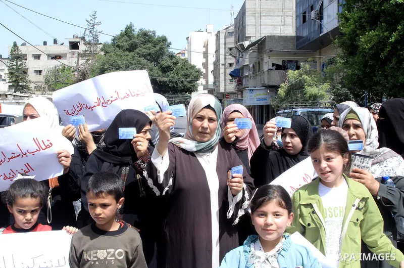 Palestinians of WFP beneficiaries take part in a protest against the stopping of aid, in front of United Nations Development Programme office (UNDP) in Gaza city on May 24, 2023. WFP pauses food distribution in Gaza foll...